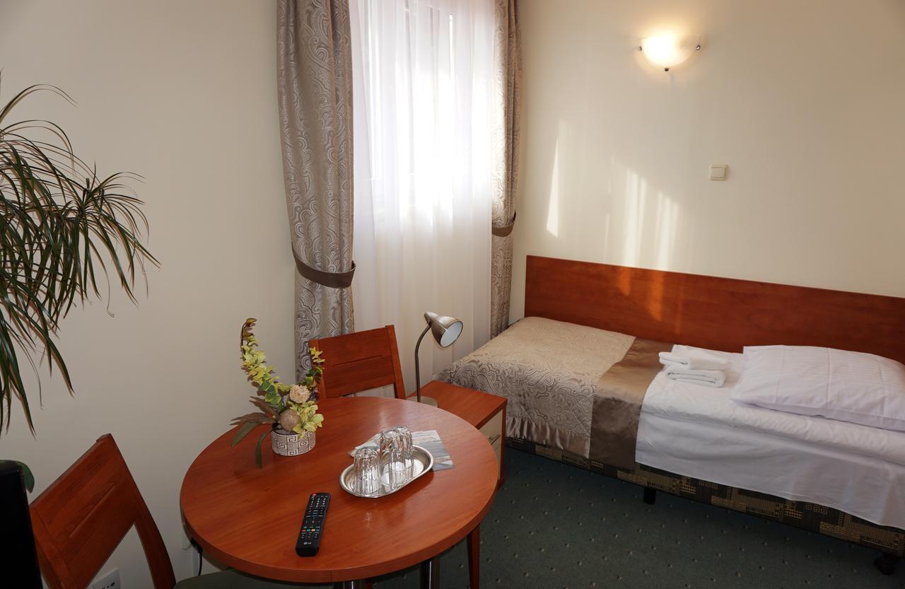 Hotel Pod Szczesliwa Gwiazda Cekanowo Esterno foto